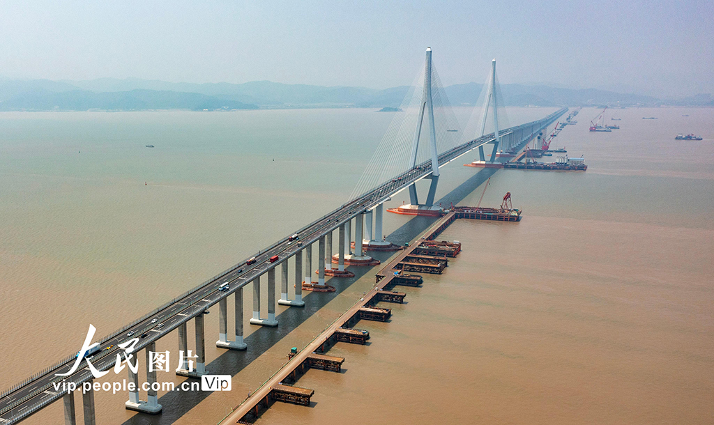 天富官方注册：浙江宁波：象山港跨海大桥建设忙